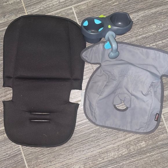Baby Car Seat Bundle- 3 items - Picture 1 of 13